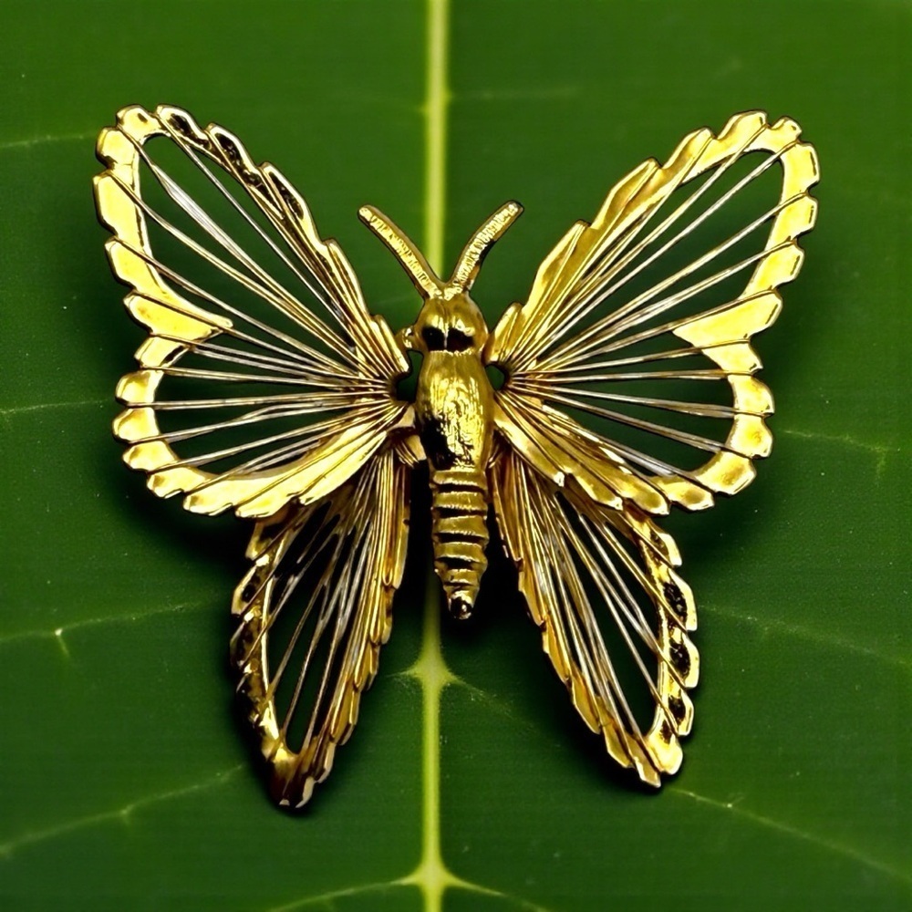 Vintage MONET Butterfly Gold Tone Wire Brooch Signed 1972 Pin Insect Bug Jewelry